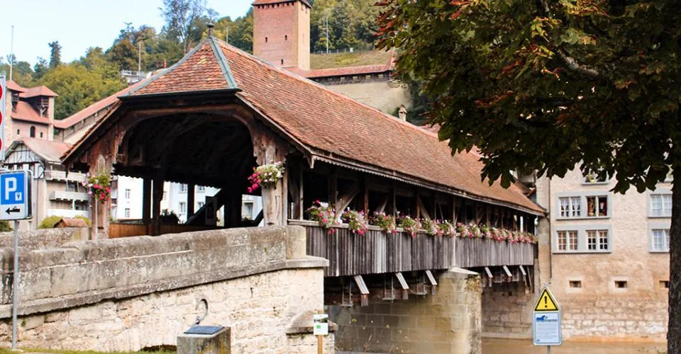 AUX PORTES DE FRIBOURG - VILLA AU CARACTÈRE UNIQUE