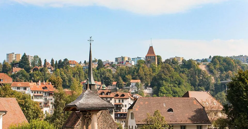 AUX PORTES DE FRIBOURG - VILLA AU CARACTÈRE UNIQUE