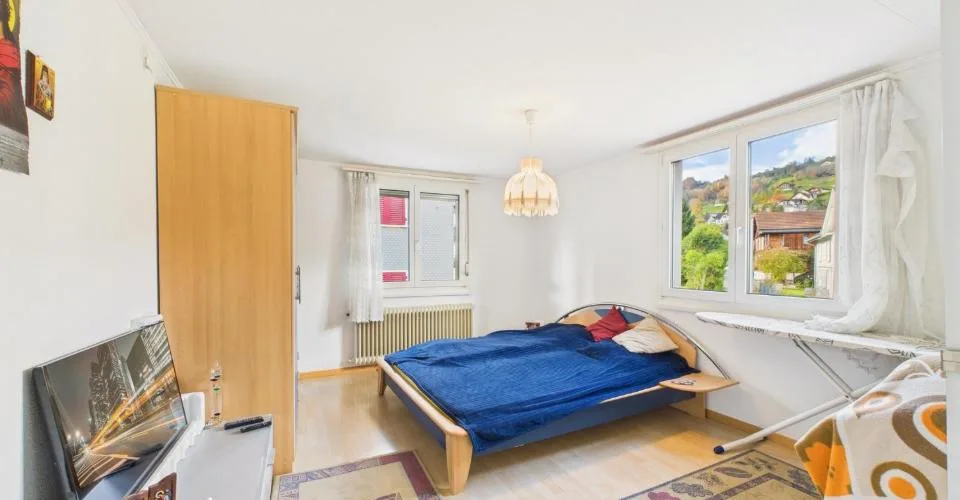 Zweifamilienhaus mit 3.5-Zimmer-Wohnung und Gewerbefläche (Kebab-Laden) im Erdgeschoss