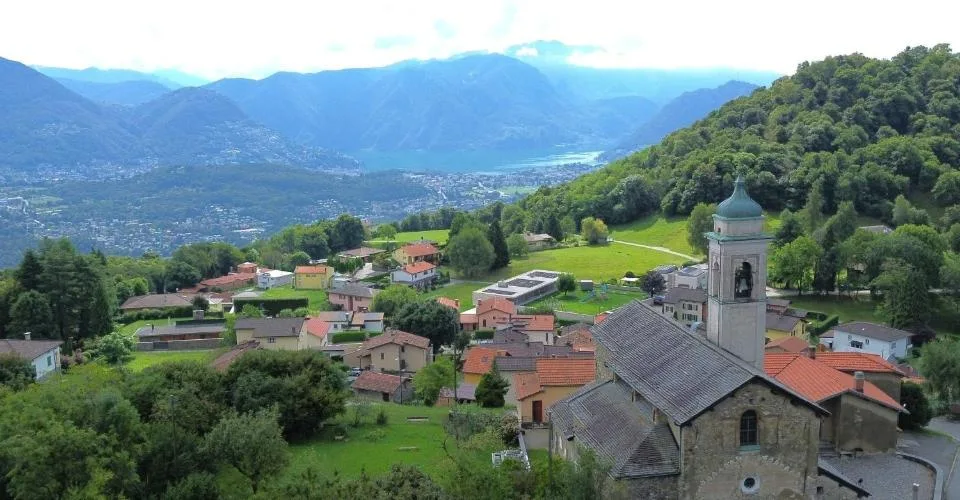 Maison individuelle pittoresque de 3.5 pièces à Arosio