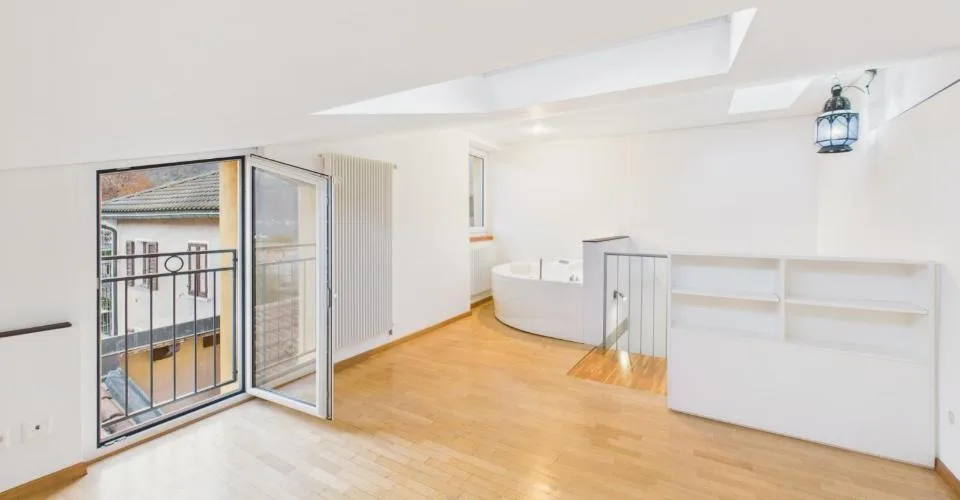 Splendide maison rénovée de 4.5 pièces dans le noyau de Melide