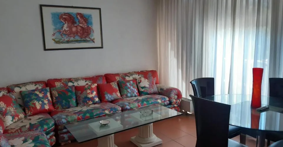 Attraktive 2.5-Zimmer-Wohnung mit Balkon in AgnoAttraente appartamento di 2,5 locali con balcone ad Agno