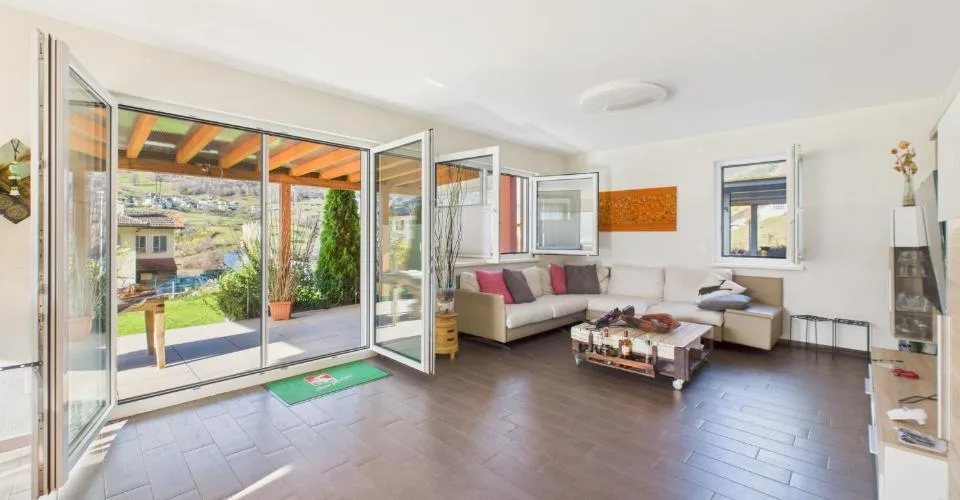 Charmante villa à Blenio  design moderne et espaces généreux dans un cadre pittoresque