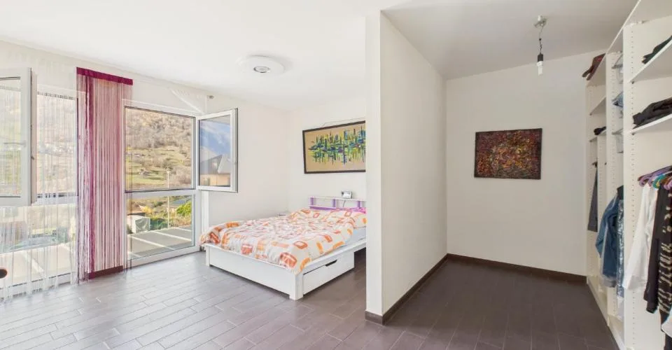 Charmante villa à Blenio  design moderne et espaces généreux dans un cadre pittoresque