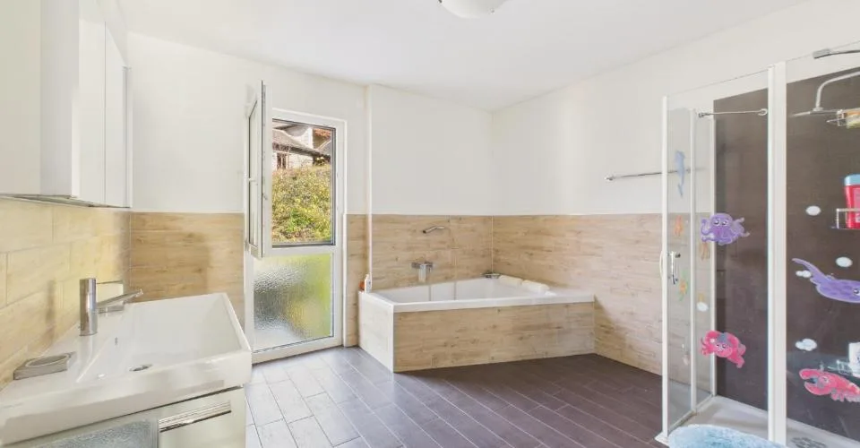 Charmante villa à Blenio  design moderne et espaces généreux dans un cadre pittoresque