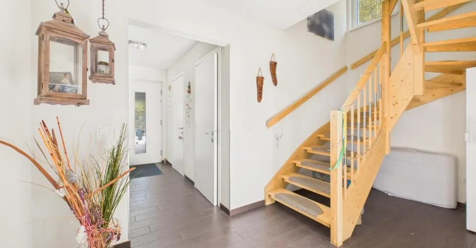 Charmante villa à Blenio  design moderne et espaces généreux dans un cadre pittoresque