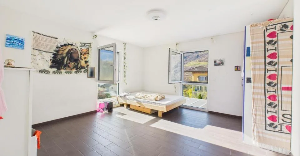 Charmante villa à Blenio  design moderne et espaces généreux dans un cadre pittoresque