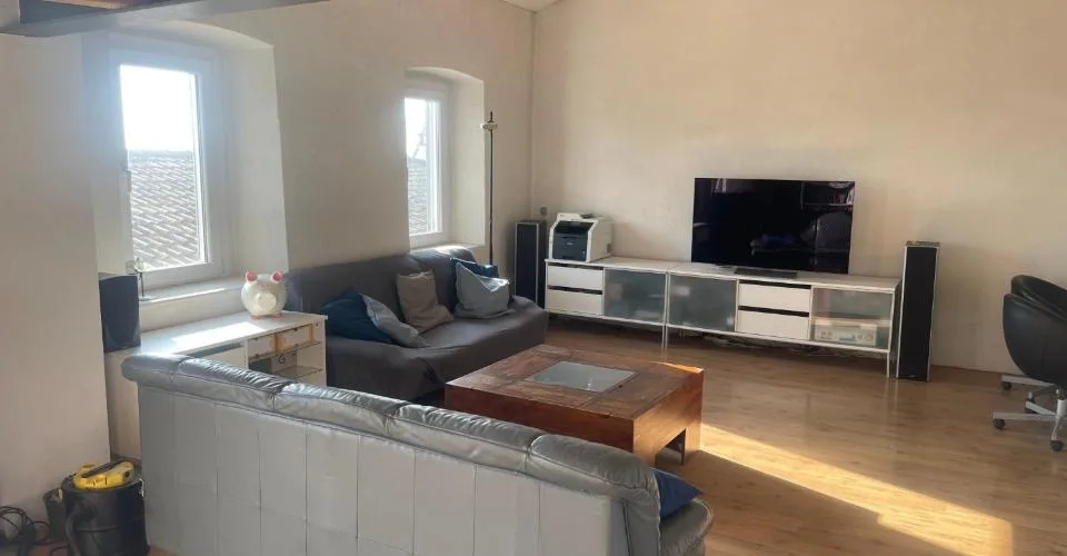 Élégante maison individuelle de 6 pièces avec balcon à Mendrisio
