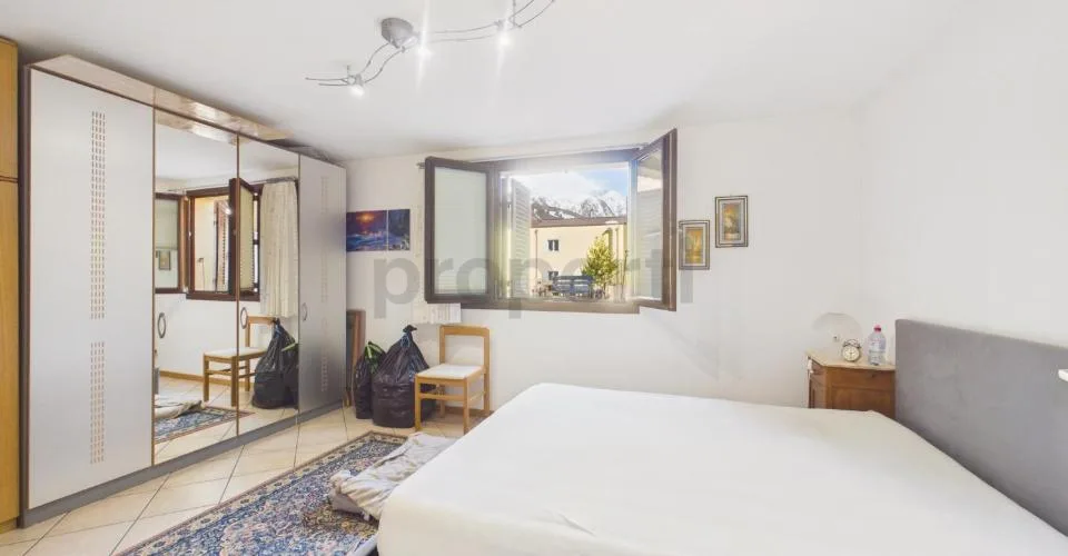 Élégante villa de 5.5 pièces avec grand jardin plat à Piotta