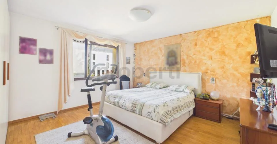 Élégante villa de 5.5 pièces avec grand jardin plat à Piotta