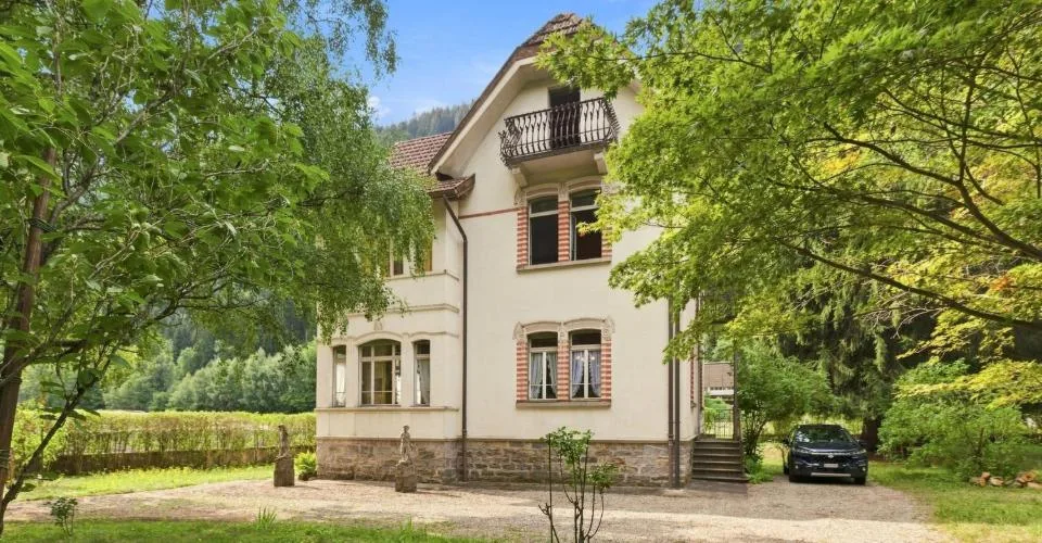 Maison d'époque avec fresques au cœur de la Leventina