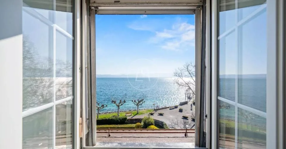 Un écrin en attique face au Lac Léman à Saint Prex