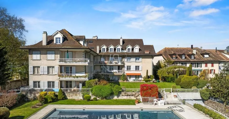 Un écrin en attique face au Lac Léman à Saint Prex