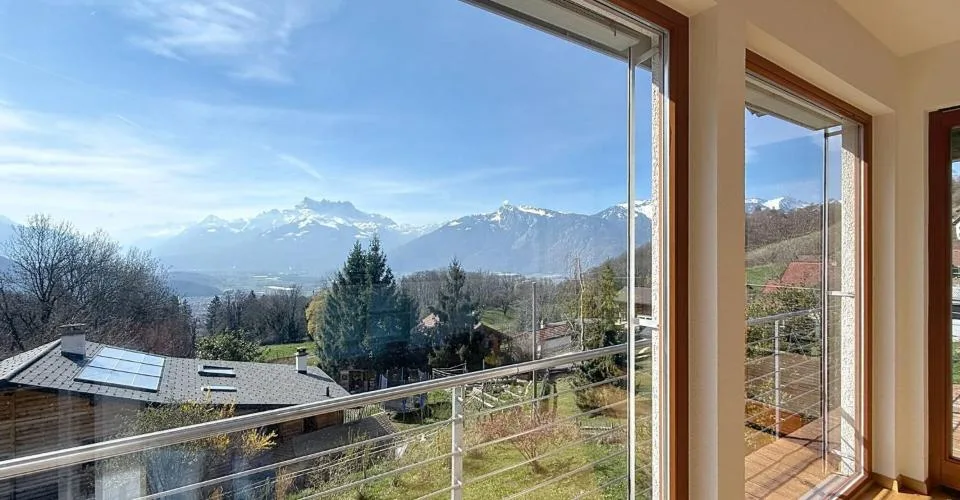 Magnifique villa d'architecte avec spectaculaire vue panoramique sur la plaine et les Dents-du-Midi