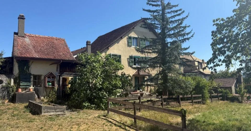 Proche de Lausanne, maison villageoise à transformer entièrement