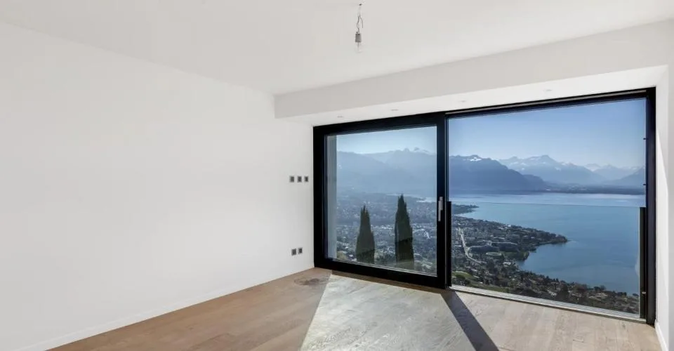 Propriété lumineuse avec piscine et vue panoramique