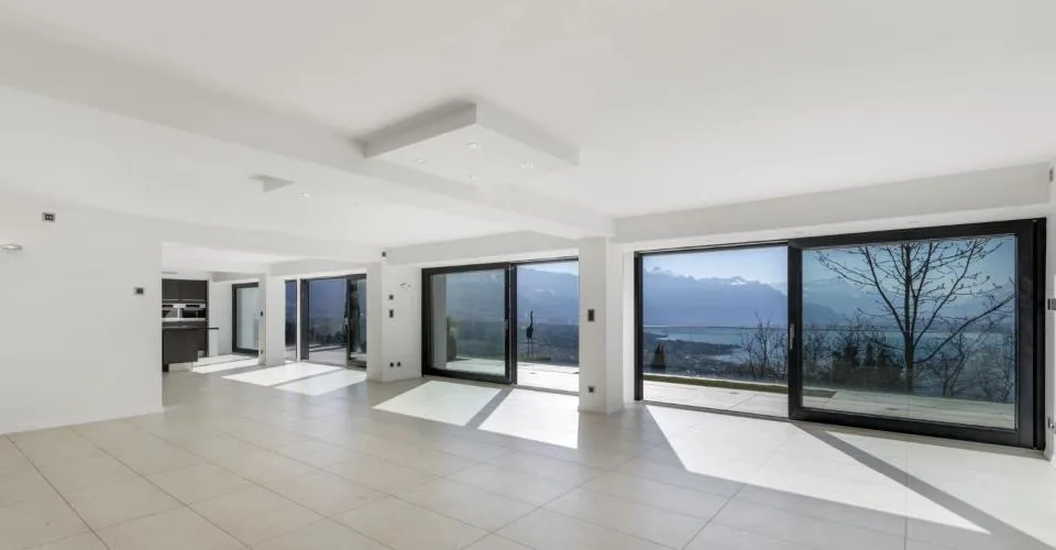 Propriété lumineuse avec piscine et vue panoramique