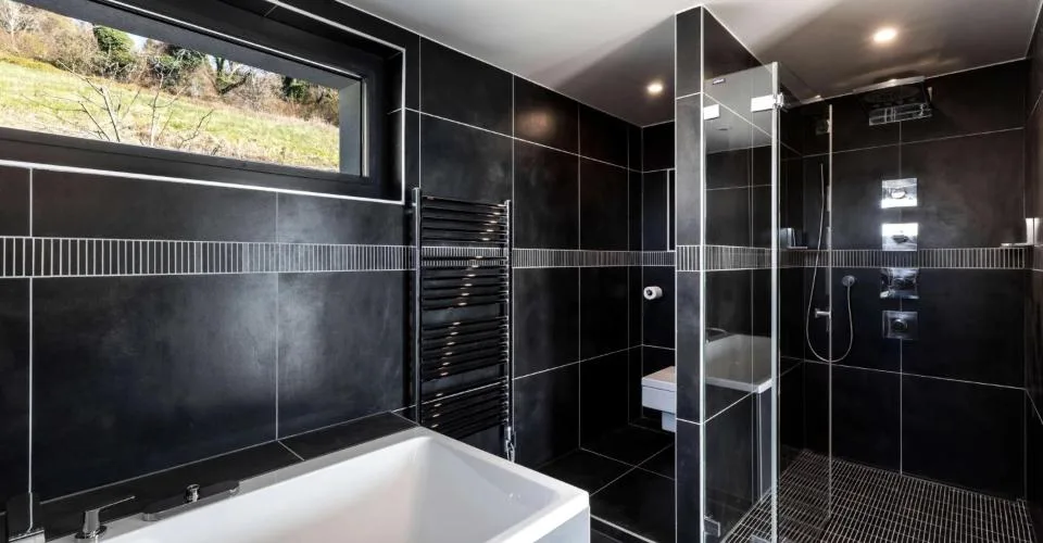 Propriété lumineuse avec piscine et vue panoramique