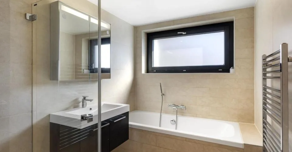 Propriété lumineuse avec piscine et vue panoramique
