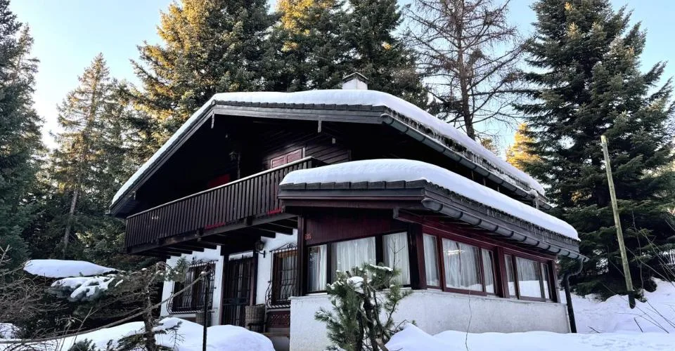 Chalet typique entouré de verdure, à quelques minutes du coeur de Crans, offrant calme et sérénité - Ref. 1007-677