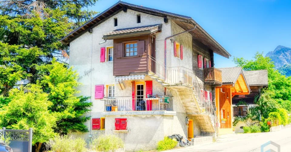 EXCLUSIVITE Immeuble de 3 appartements à rénover au centre du village – foto 3 di 9