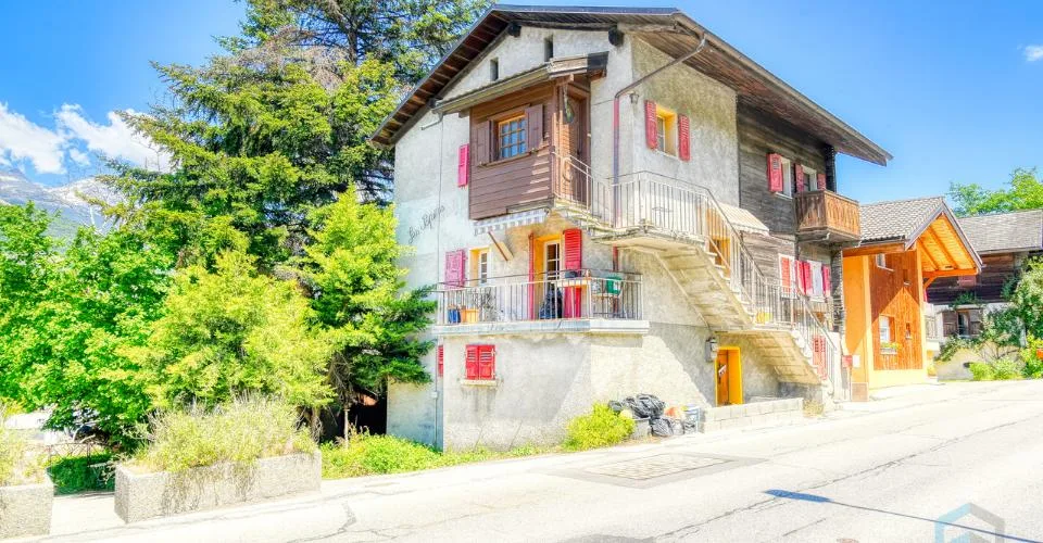 EXCLUSIVITE Immeuble de 3 appartements à rénover au centre du village – foto 4 di 9