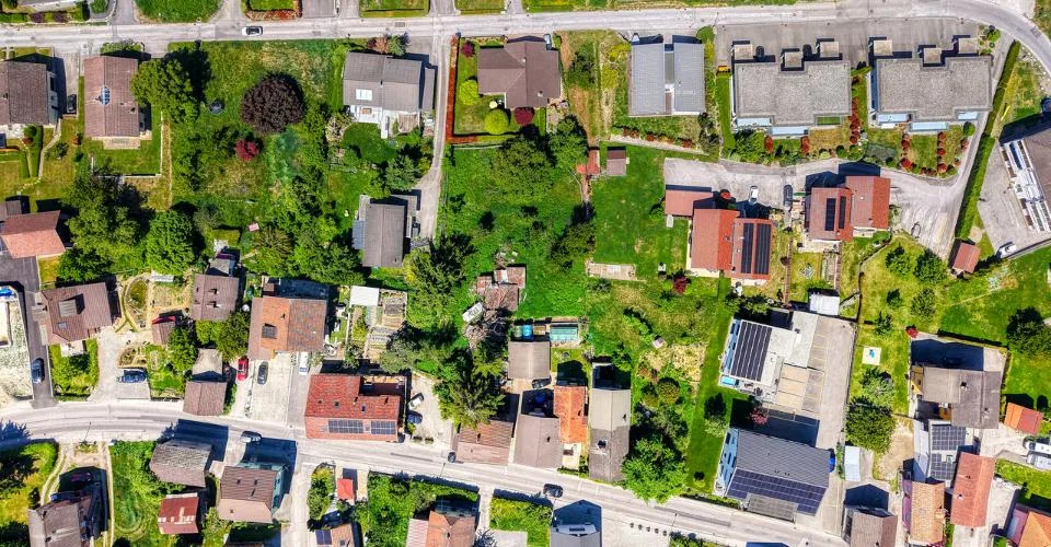 EXCLUSIVITE Immeuble de 3 appartements à rénover au centre du village – foto 9 di 9