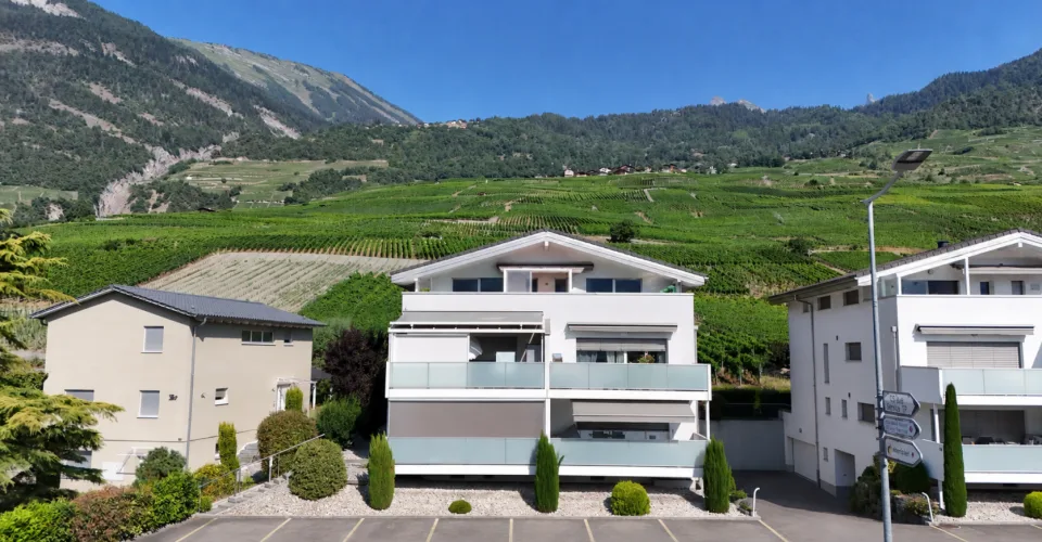 Spacieux attique de 4,5 pièces de 146 m2 bénéficiant d'une vue imprenable sur les Alpes