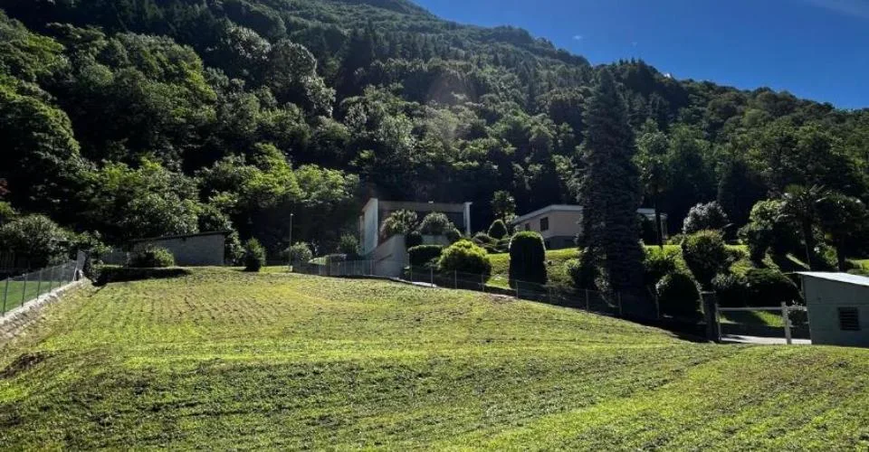 Terreno edificabile R2 situato in una posizione privilegiata a Osogna