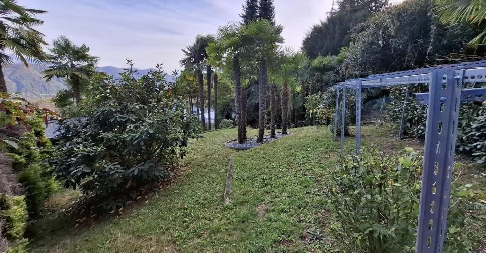 Terreno edificabile con vista lago e accesso privato  posizione esclusiva vicino al Lago di Lugano