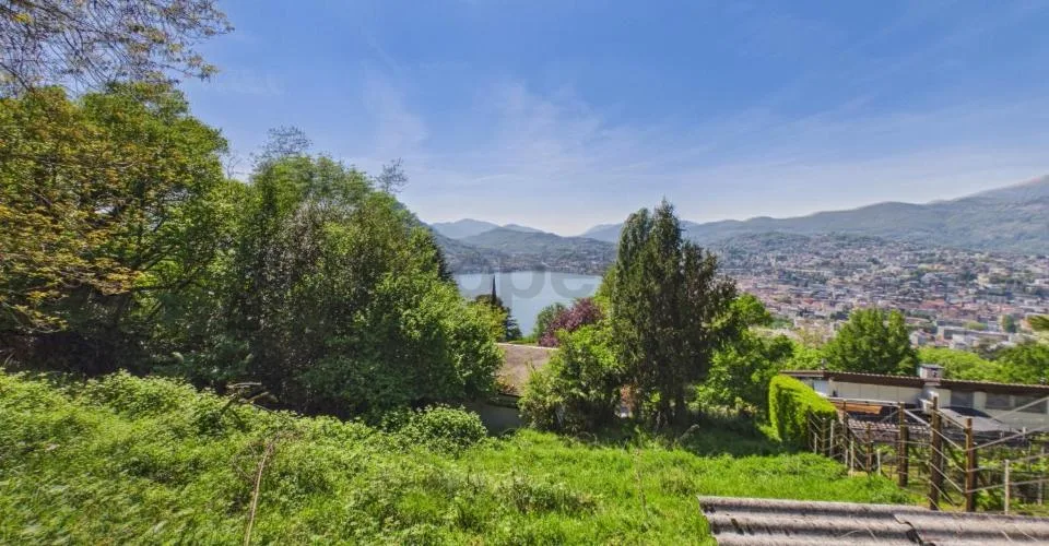 Ampio terreno edificabile vista lago in zona tranquilla, Viganello