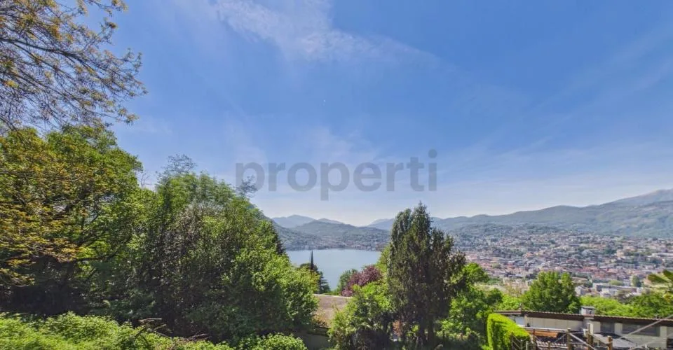 Ampio terreno edificabile vista lago in zona tranquilla, Viganello