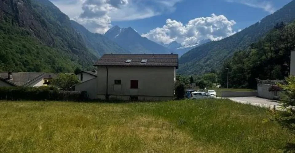 Terreno edificabile in posizione soleggiata  Valle di Blenio (Corzoneso - Acquarossa)