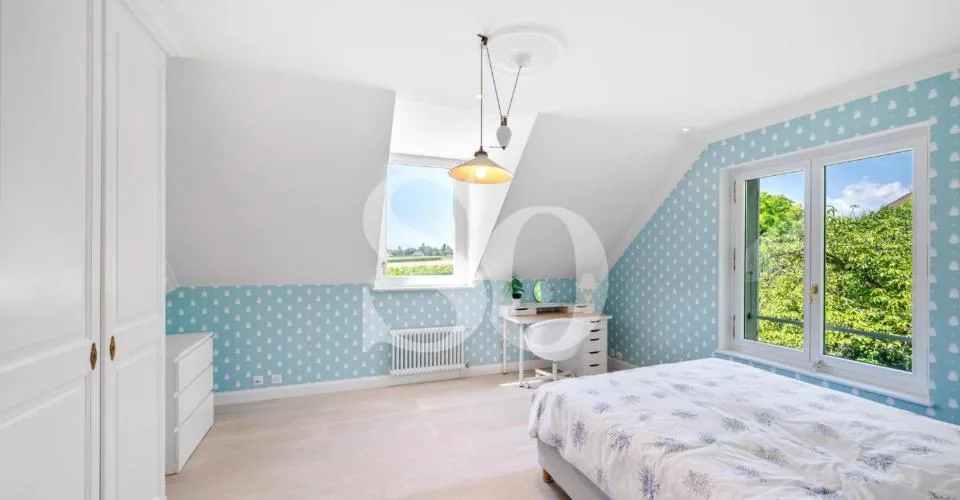Exclusivité: Élégante villa familiale sur une vaste parcelle à quelques pas du lac – photo 8 sur 25