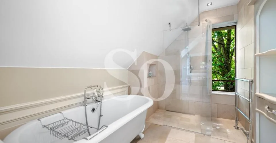 Exclusivité: Élégante villa familiale sur une vaste parcelle à quelques pas du lac – photo 10 sur 25
