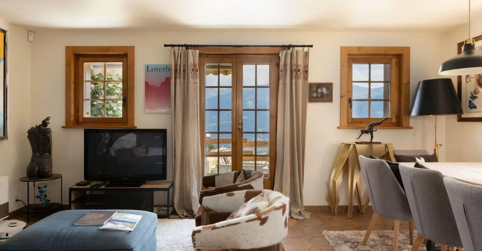 Chalet avec Permis pour Rénovation! – photo 4 sur 7