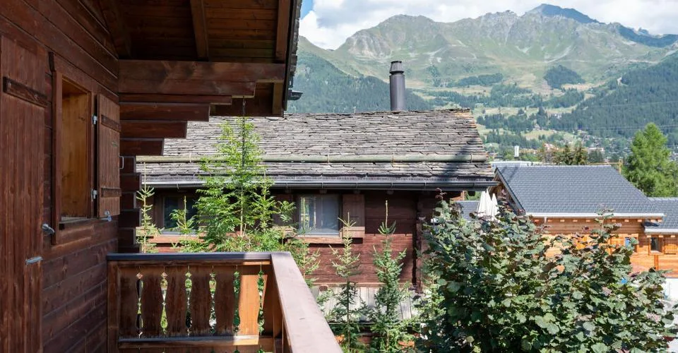 Chalet avec Permis pour Rénovation! – photo 2 sur 7