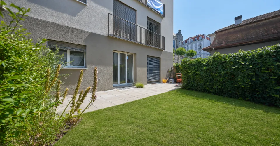 RENOVE ET MEUBLE AVEC TERRASSE - EMPLACEMENT IDEAL
