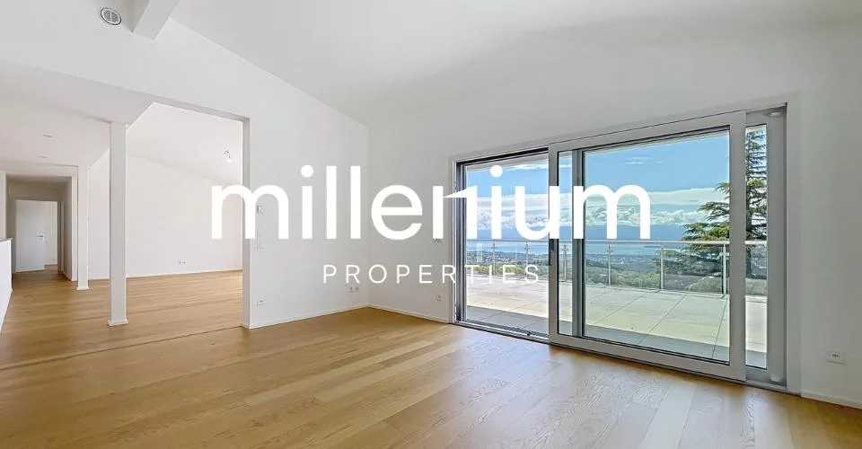 Luxurious villa with a panoramic view of the mountains and lake – Foto 18 von 26