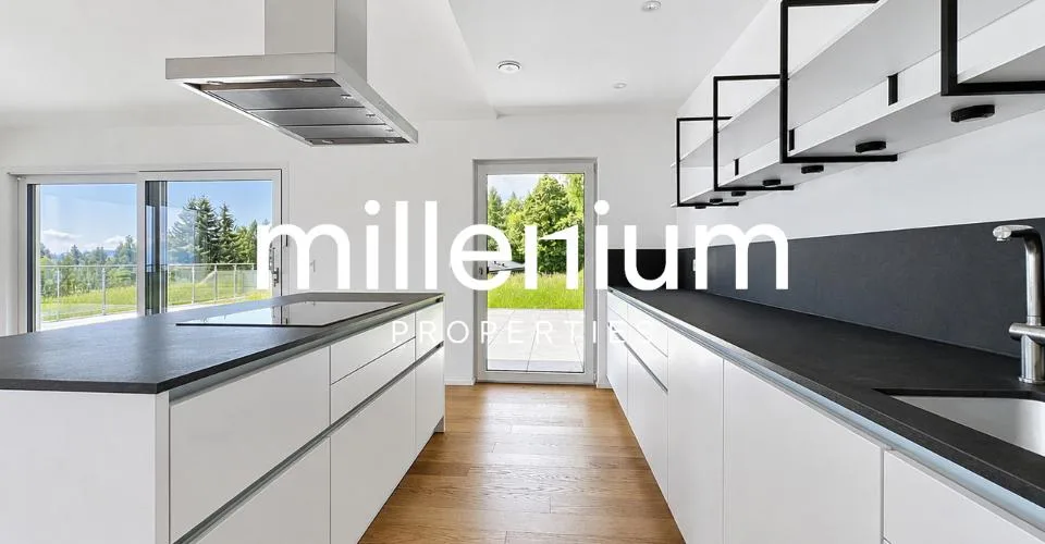 Luxurious villa with a panoramic view of the mountains and lake – Foto 17 von 26