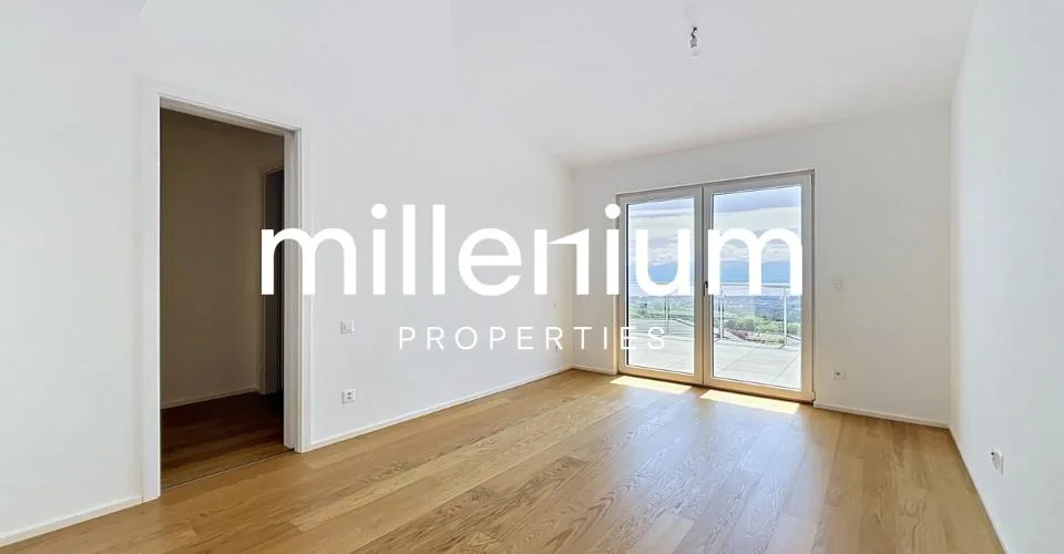 Luxurious villa with a panoramic view of the mountains and lake – Foto 20 von 26