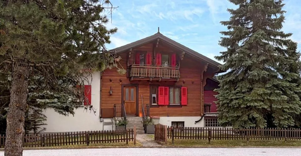 Charmant chalet avec vue sur la montagne à Crans-Montana – photo 12 sur 24