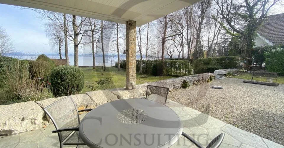Villa au bord du lac, dotée d'un spacieux jardin - 9 mois (octobre 2026 à juin 2027)