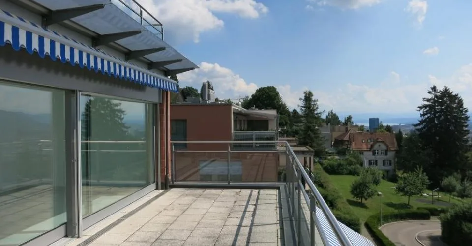 Exklusive 4.5-Zimmer-Maisonette mit traumhafter Aussicht über Zürich – Foto 5 von 8