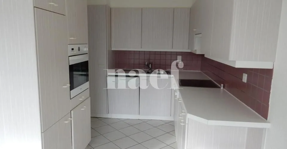 Wohnung mit 4.5 Zimmern im 1. Stock mit Balkon – Foto 3 von 18