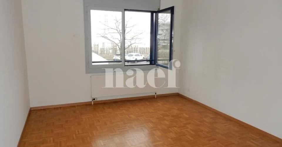 Wohnung mit 4.5 Zimmern im 1. Stock mit Balkon – Foto 7 von 18