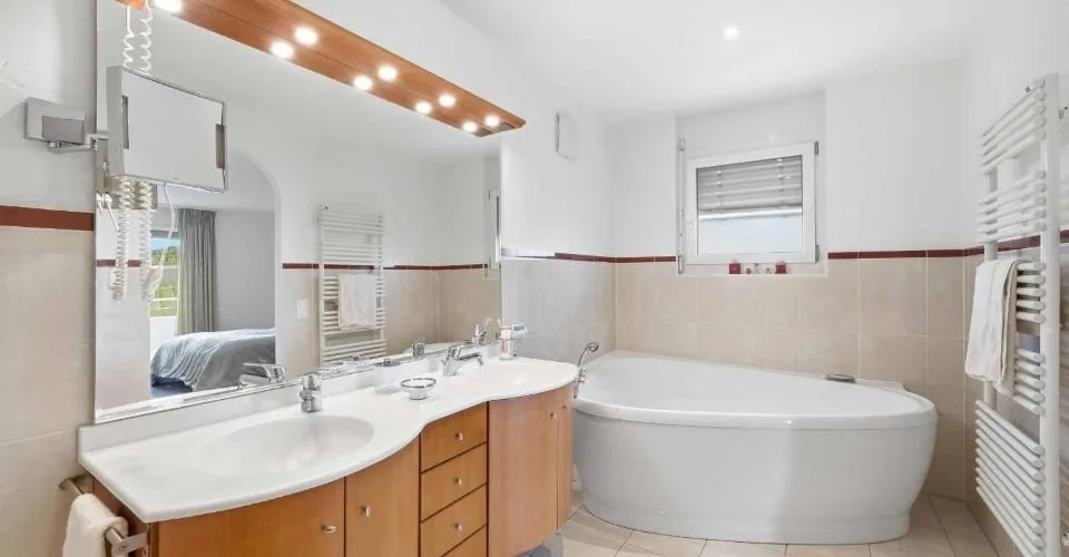 Große Wohnung in absoluter Ruhe, mit Aussicht! – Foto 11 von 26