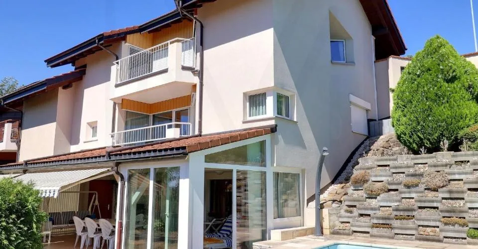 Superbe maison 6,5 pièces avec un dégagement et vue d'exception – photo 2 sur 13