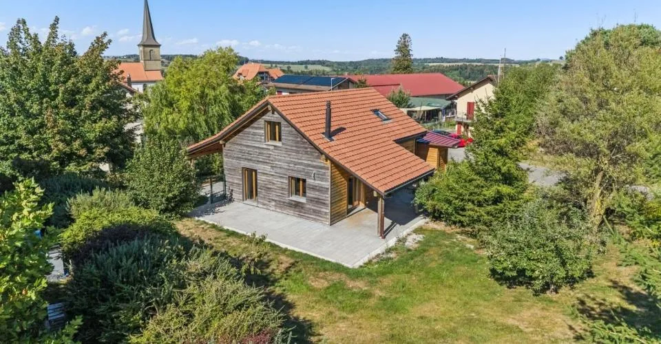 Ein familienfreundliches Haus, in dem Natur und Komfort sich treffen – Foto 2 von 13