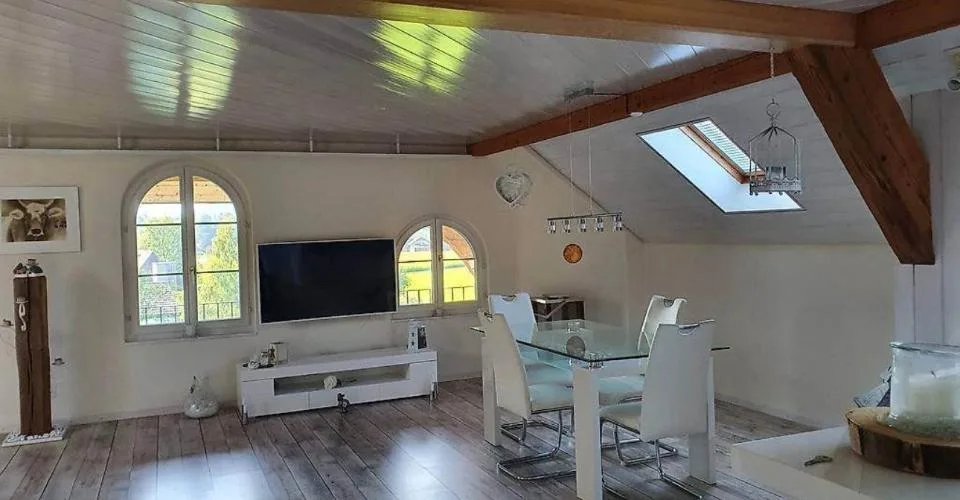 Helle 3.5-Zimmer-Dachwohnung mit Balkon, Lützelflüh